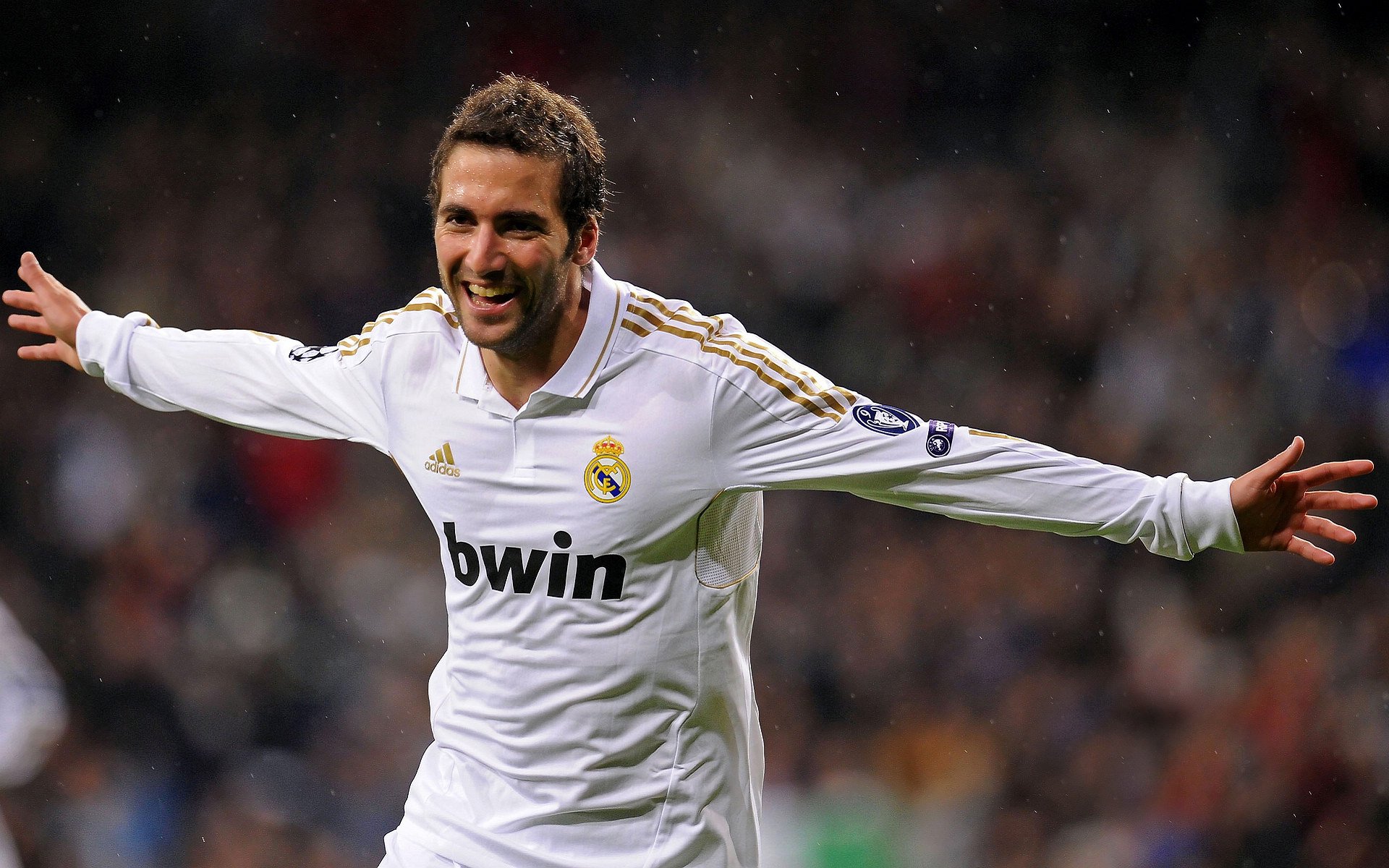 达米恩·麦肯齐:凭借超强的速度和精准的跑位,成为全黑队的进攻利器